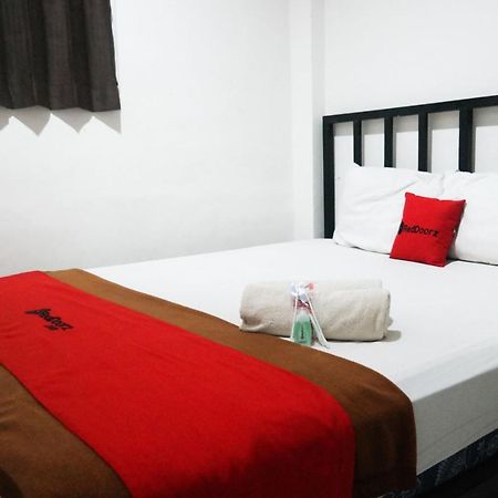 Reddoorz At Jalan Somba Opu Losari Macasar Exterior foto