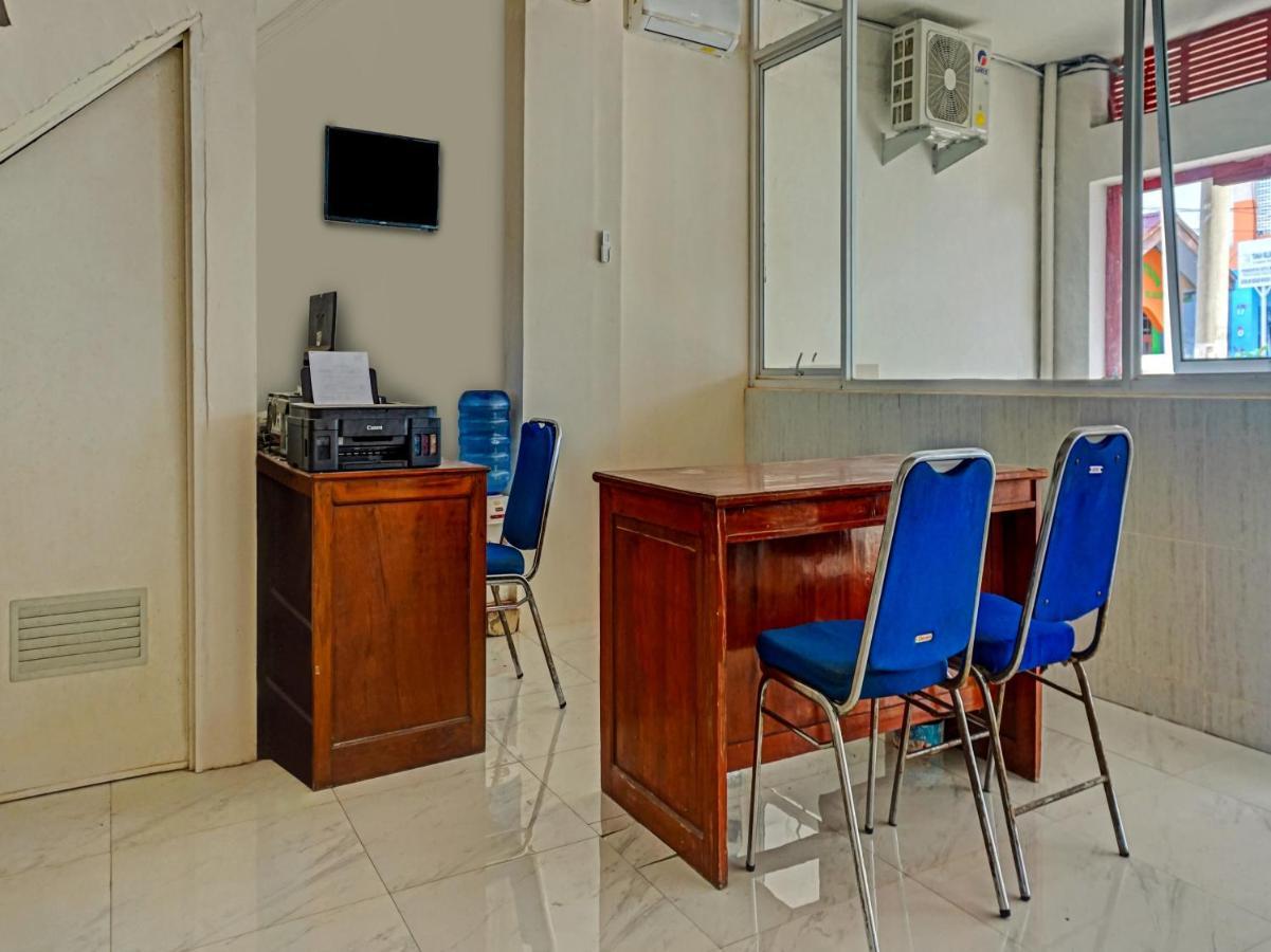Reddoorz At Jalan Somba Opu Losari Macasar Exterior foto