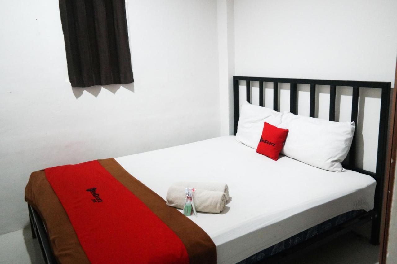 Reddoorz At Jalan Somba Opu Losari Macasar Exterior foto