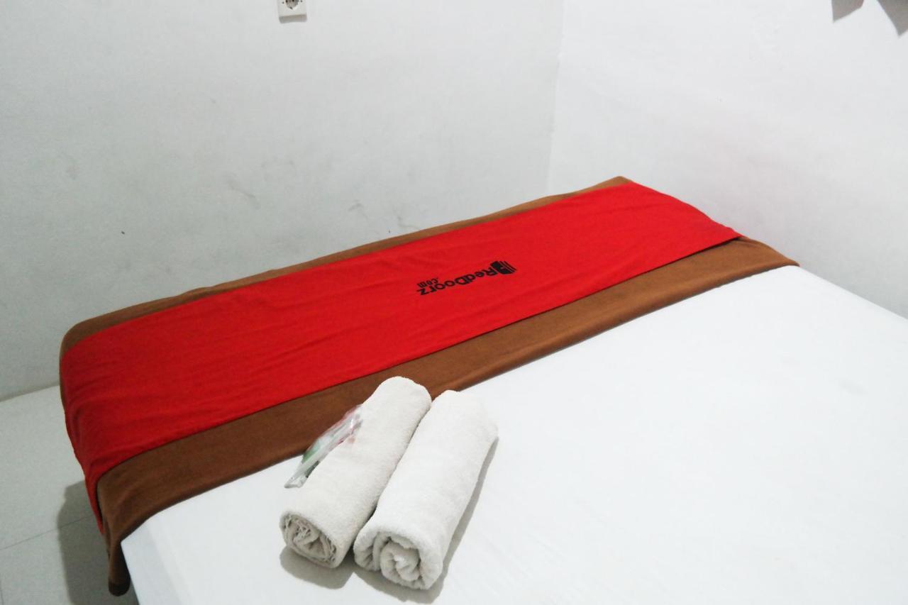 Reddoorz At Jalan Somba Opu Losari Macasar Exterior foto