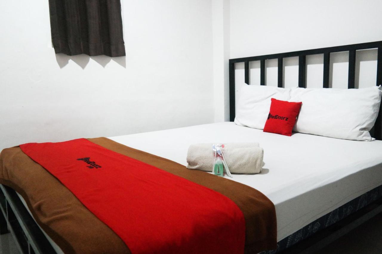 Reddoorz At Jalan Somba Opu Losari Macasar Exterior foto