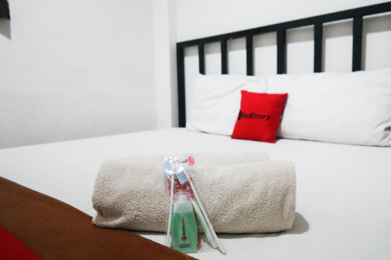 Reddoorz At Jalan Somba Opu Losari Macasar Exterior foto