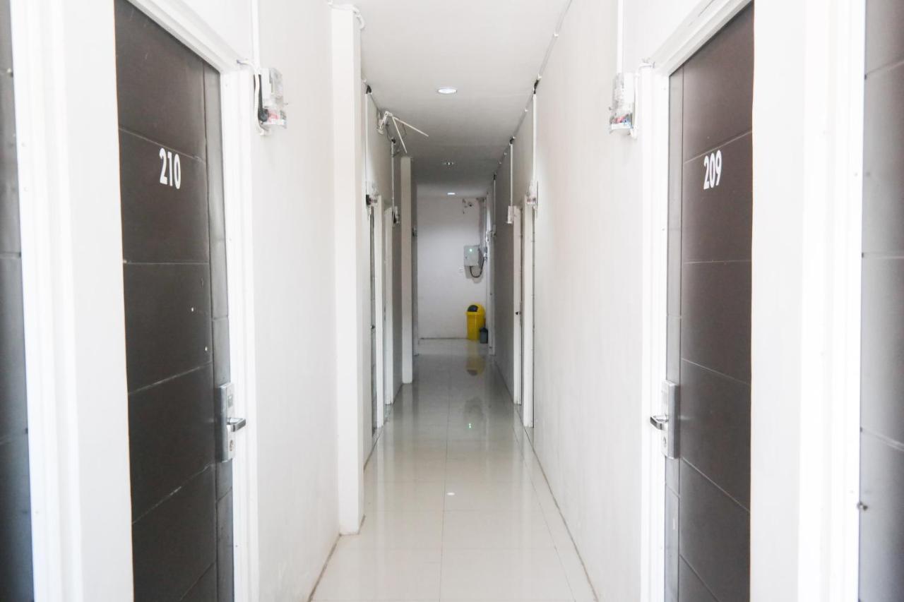 Reddoorz At Jalan Somba Opu Losari Macasar Exterior foto