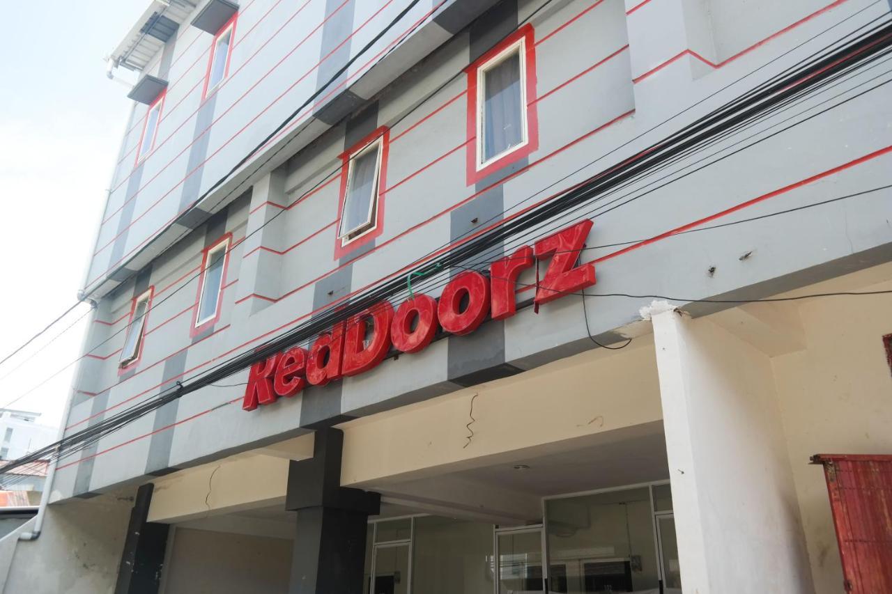 Reddoorz At Jalan Somba Opu Losari Macasar Exterior foto